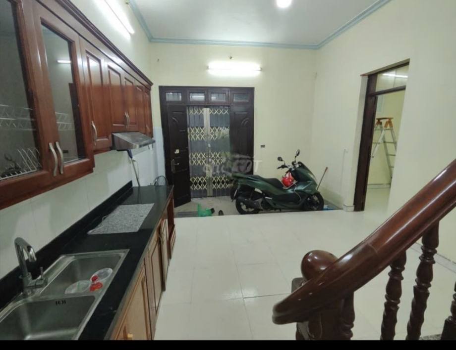 Cho thuê nhà ở nhóm SV, gđ, KD onl, VP ngõ Tân Mai 3 tầng x 48m2, 4 ngủ, 3 vệ sinh, 12 Triệu - Ảnh 1